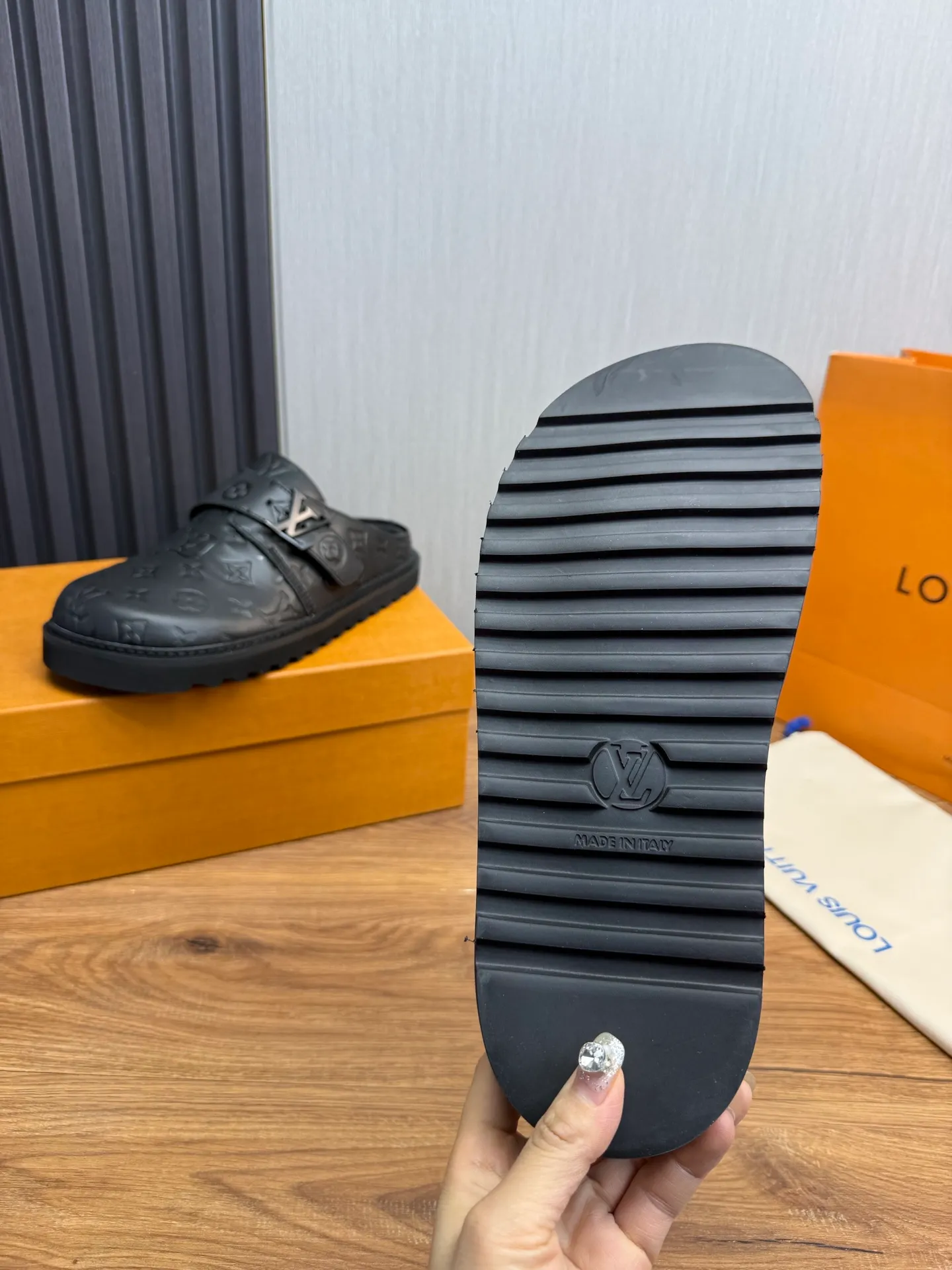 Men's men's shoes 460💰 Lv. Popular couple slippers hot sale🩷💚 🩴Official website one to one production 35-45 sizes 45 46 🉑️Customized!